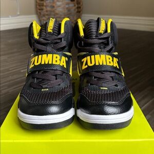 ZUMBA Court Air 2.0 A1F00145 Black & Yellow High Tops 7.5 women’s